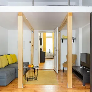 Apartment Lr Renovated +ac+rain Shower+wooden Floorboards, Berlin