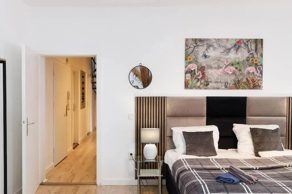 Apartment 3 Rooms Flat Museuminsel Berlin-Mitte 7 Personen